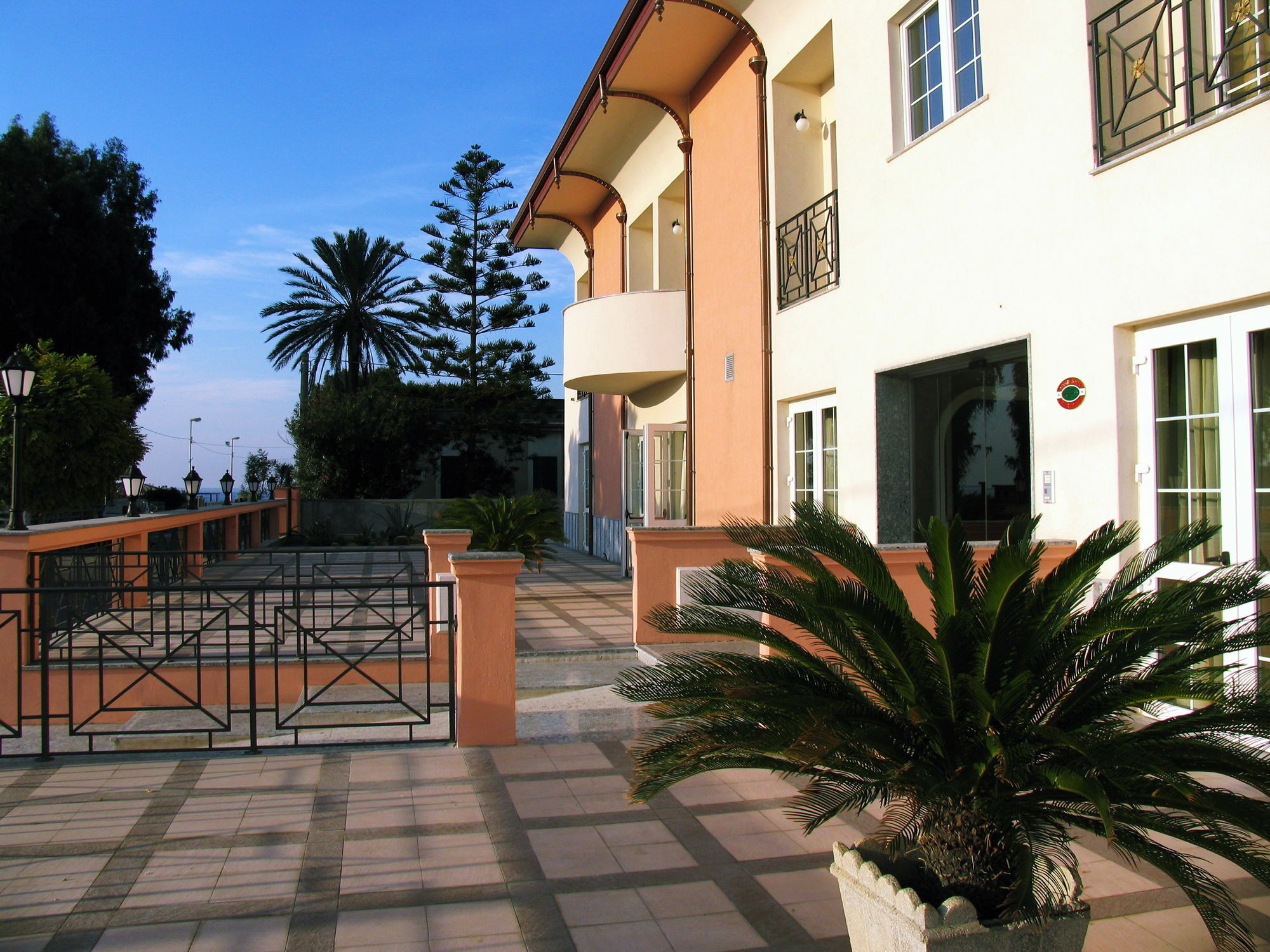 Regent Beach Hotel & Apartments Reggio di Calabria Exterior photo